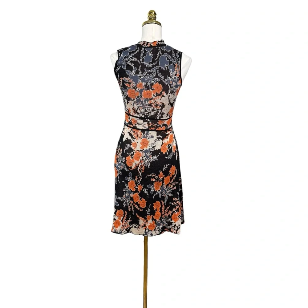 Woman’s BCBG Maxazria sleeveless silk blend floral knit dress size S - Picture 5 of 5